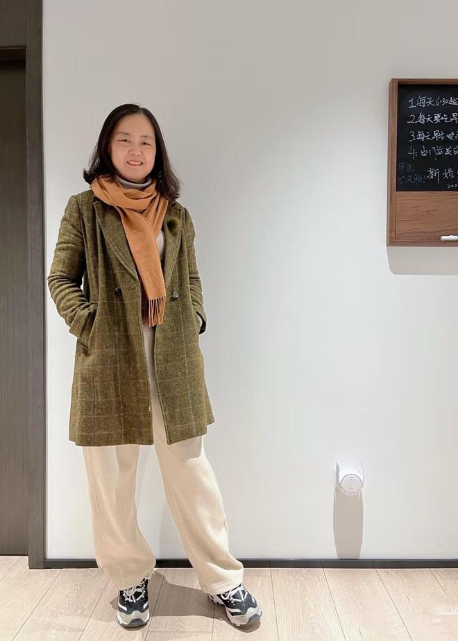 年前的大衣被夸年轻不买新衣服也快乐球友会网站55岁阿姨网购踩雷穿10(图1)
