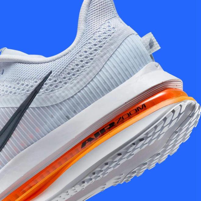 Nike跑鞋把能给的都给足了qy球友会体育配置诱人！这双(图1)