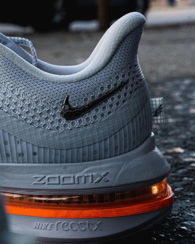 Nike跑鞋把能给的都给足了qy球友会体育配置诱人！这双(图7)