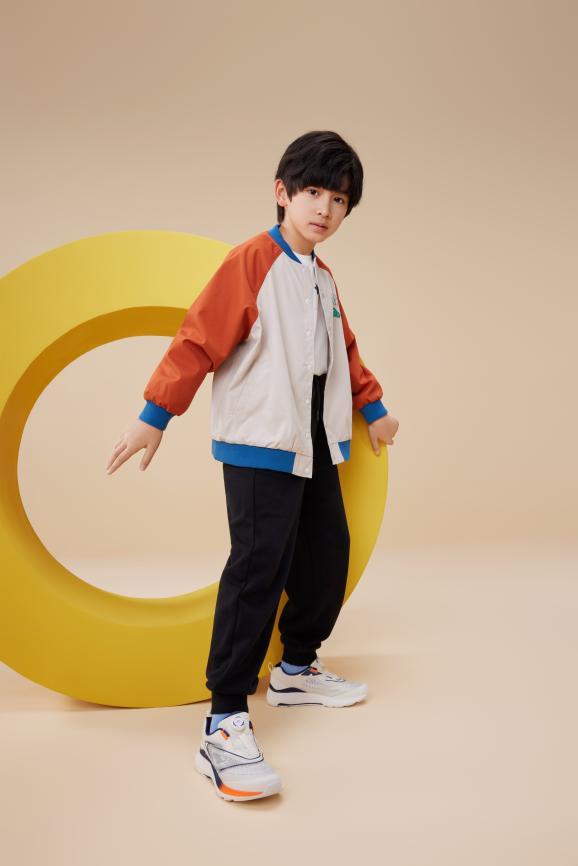 涨趋势功能性儿童运动鞋成“刚需”千亿球友