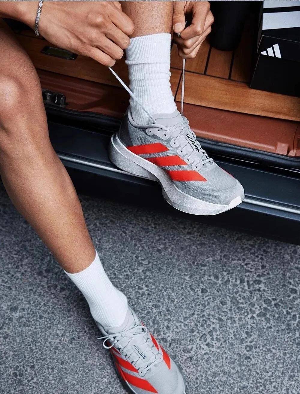 IZERO EVO SL竞速、性能和颜值评分俱佳《跑者世界》年度最佳竞训跑鞋adidas AD(图3)