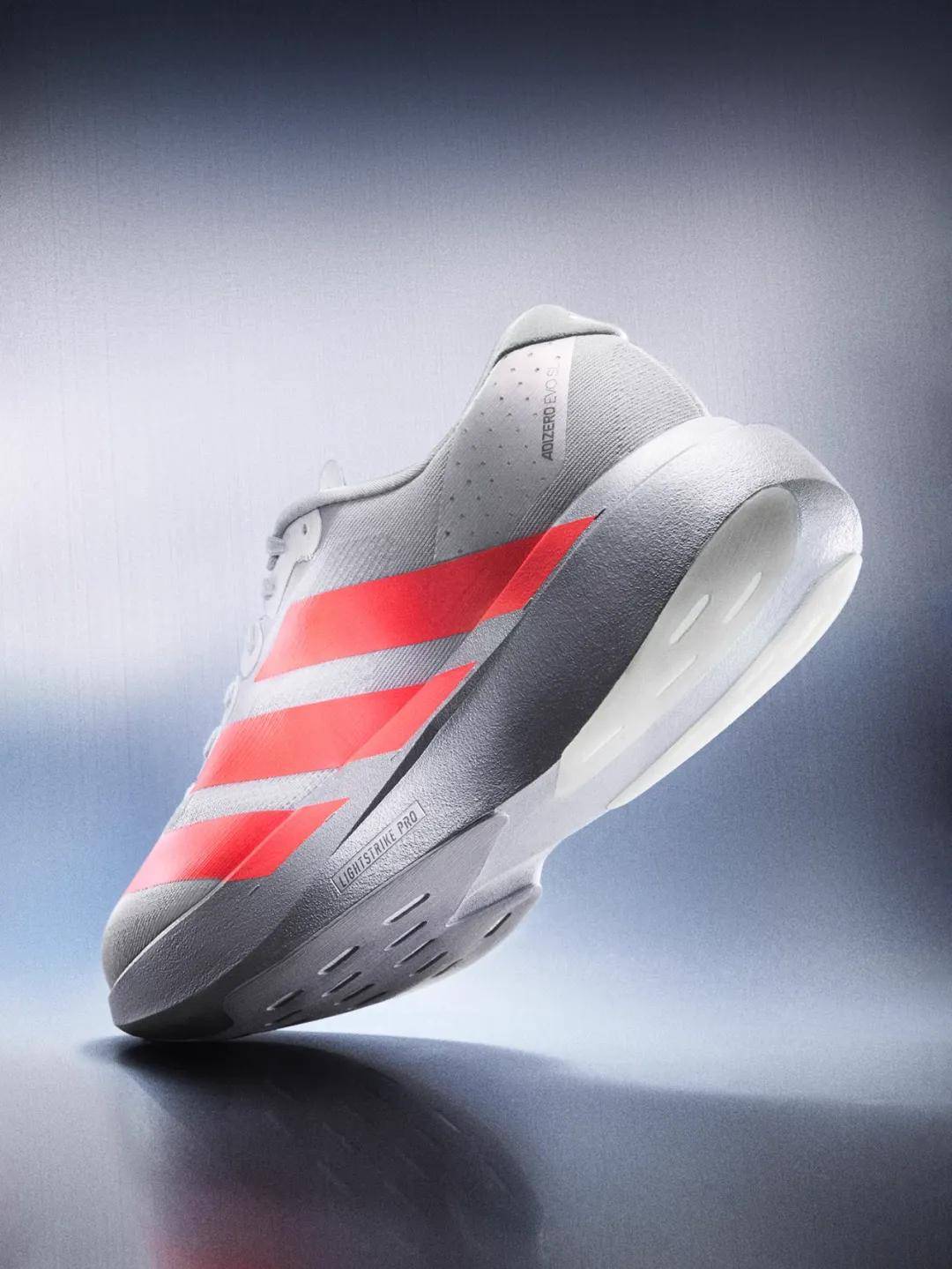 IZERO EVO SL竞速、性能和颜值评分俱佳《跑者世界》年度最佳竞训跑鞋adidas AD(图5)